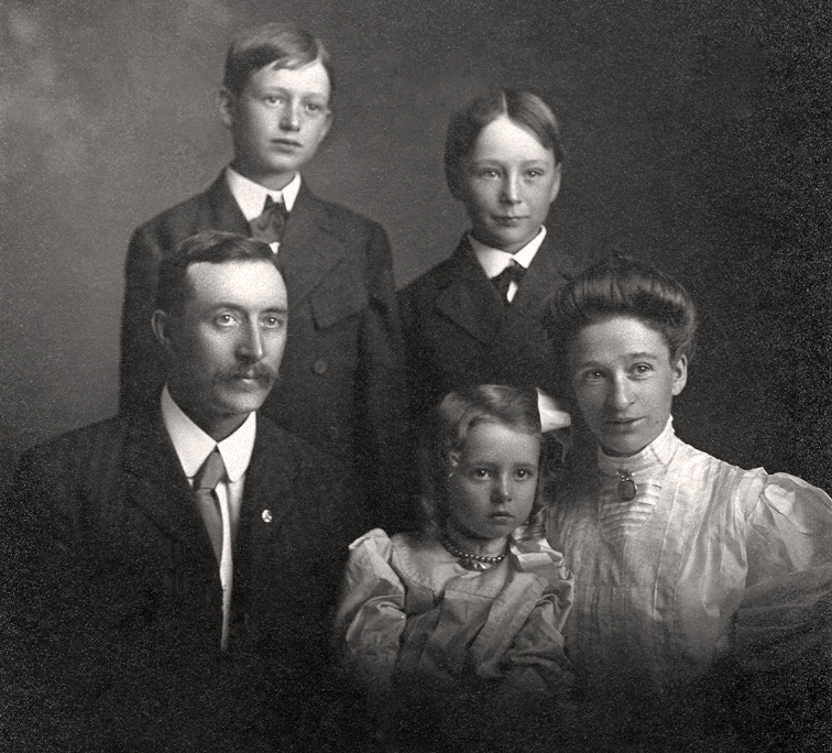 1 Sudlow Family Abt 1908.jpg